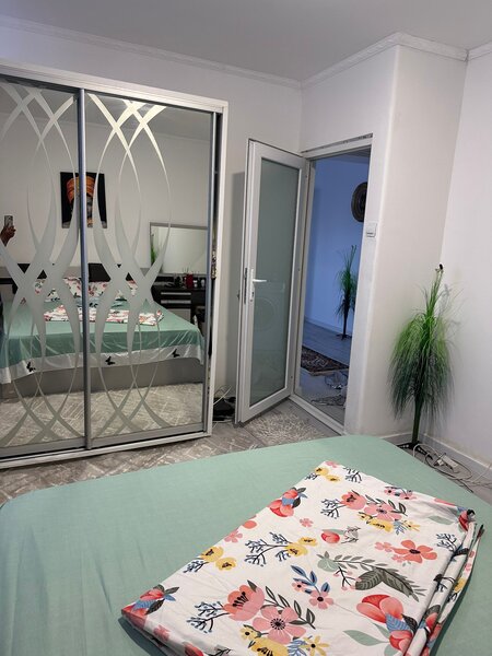 Lizeanu, la 5 min. metrou Obor, apartament de vanzare.