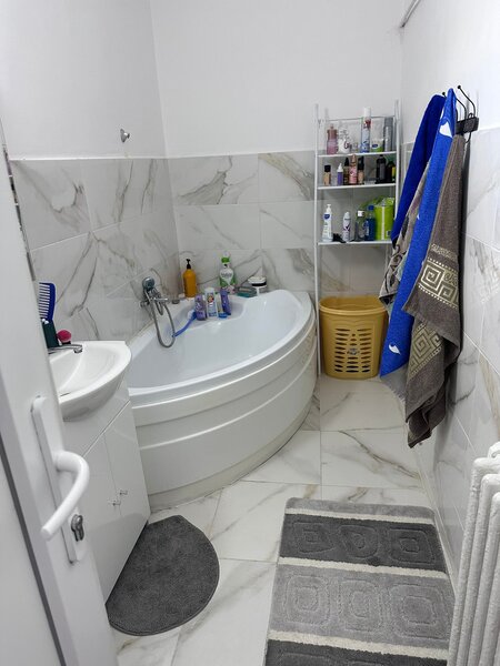 Lizeanu, la 5 min. metrou Obor, apartament de vanzare.
